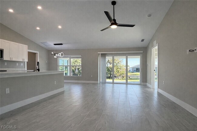 Building Photo - 3339 NE 13th Ave