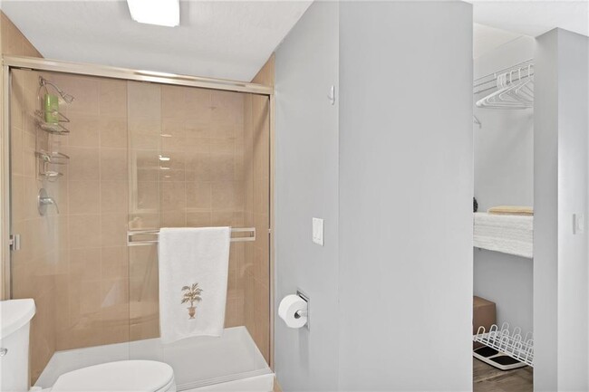 Building Photo - 6061 N River Run Dr