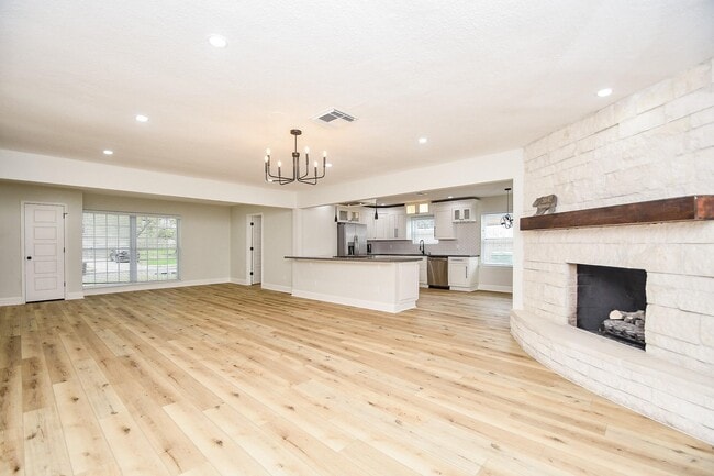 Building Photo - 5642 Cartagena St