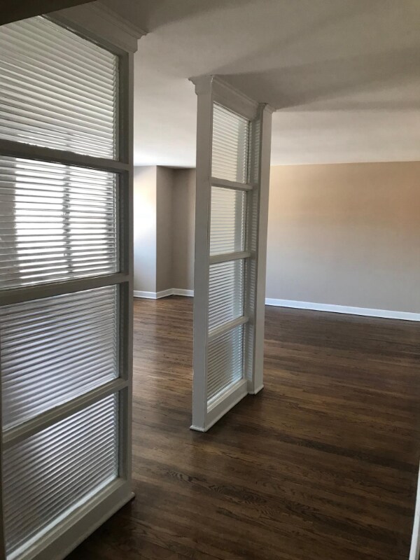 Building Photo - 7363 N Sheridan Rd