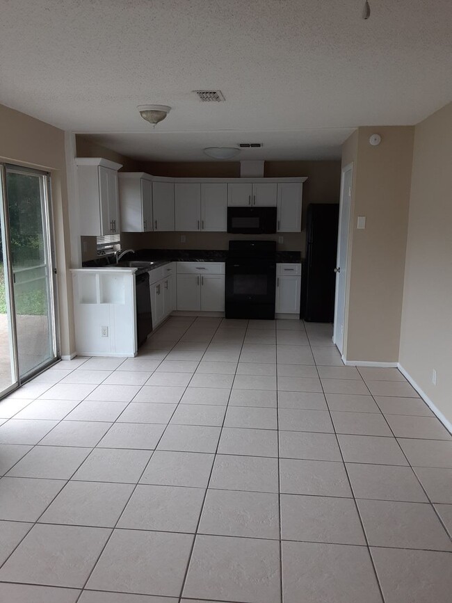 Building Photo - Beautiful 3 Bed 1 Bath Single Family Home