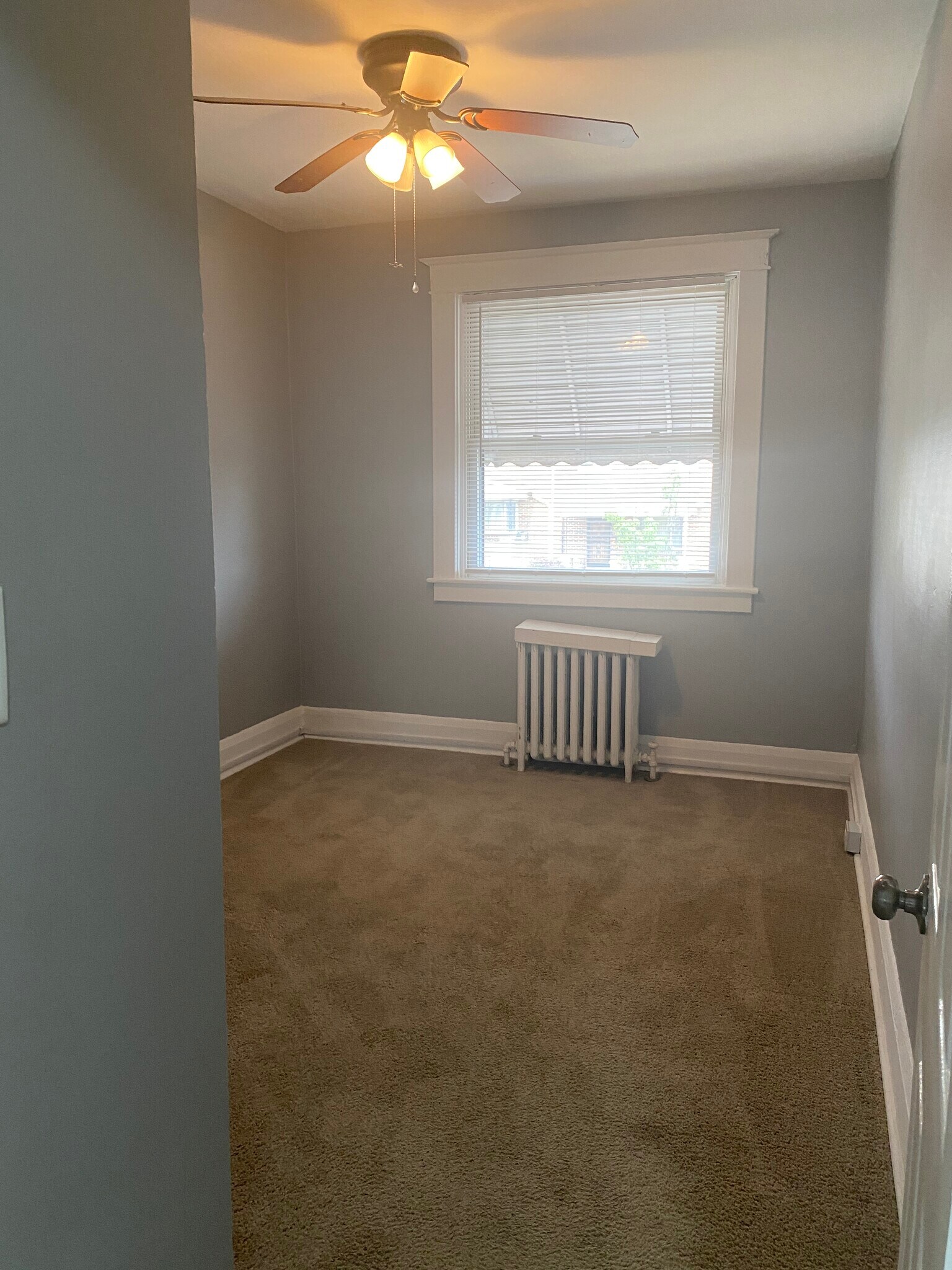 bedroom 1 - 606 N Woodington Rd