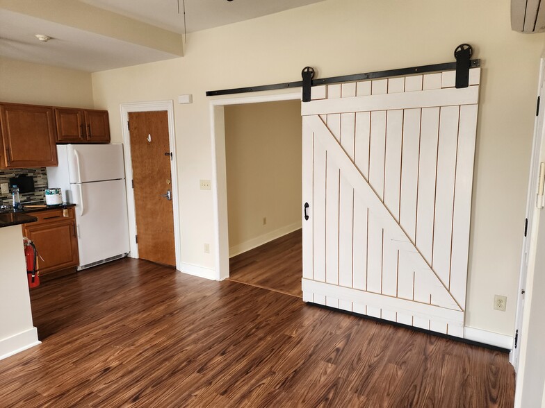 Building Photo - 248 Bushkill St