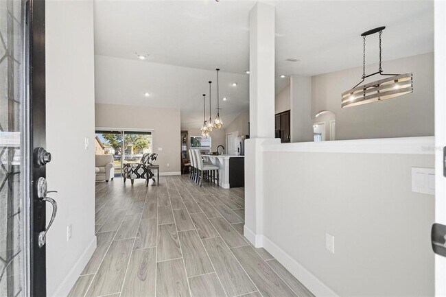 Building Photo - 8 Creek Ct