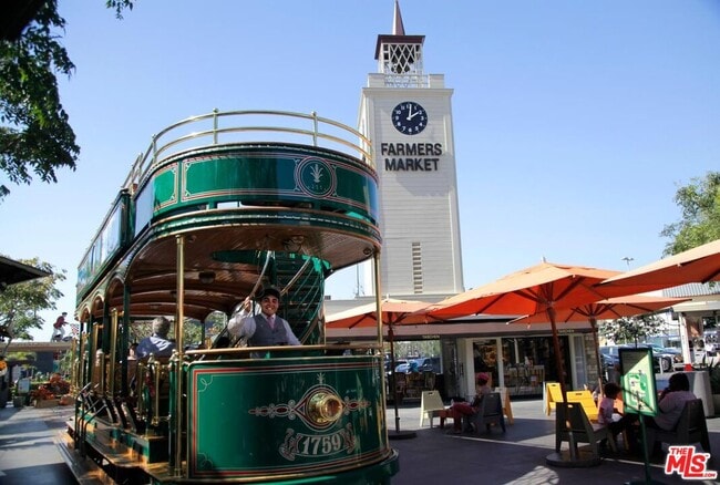 Building Photo - 1025 S Sherbourne Dr