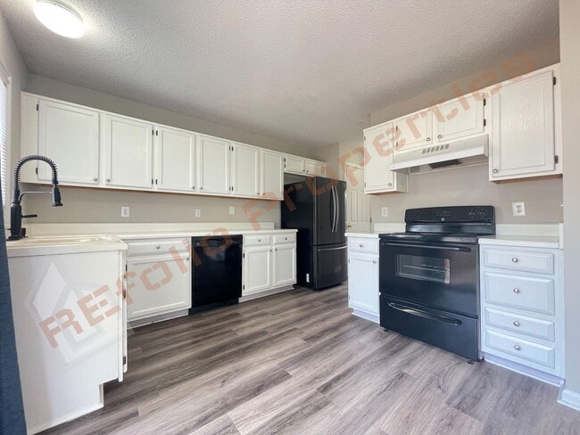 Building Photo - 537 Mountain Lake Dr