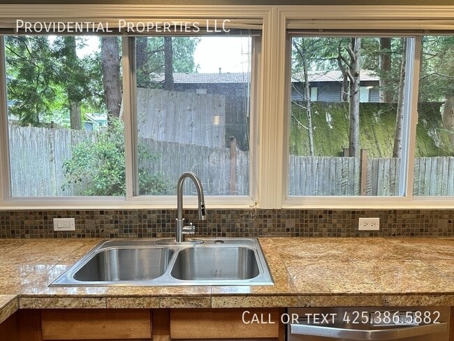 Building Photo - 3309 173rd Pl NE