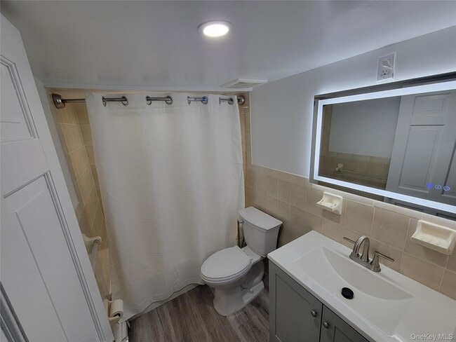 Building Photo - 96 Hallock Landing Rd