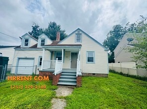 Building Photo - Lovely 3 Bedroom 2 Bath Single Family Home...