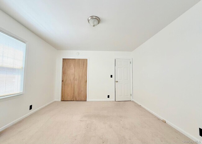Building Photo - 138 Colonial Pl