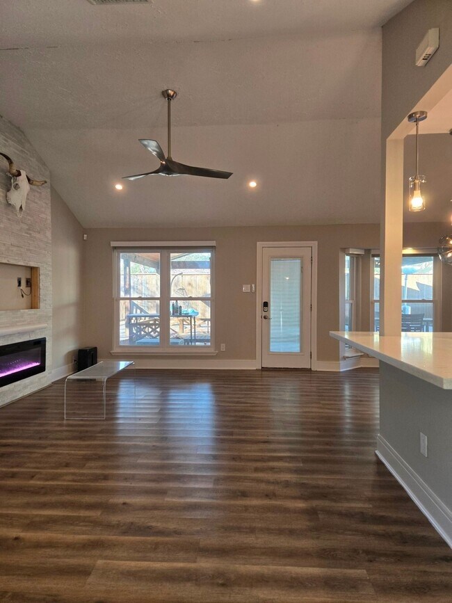 Building Photo - 7535 Stone Pine Ln