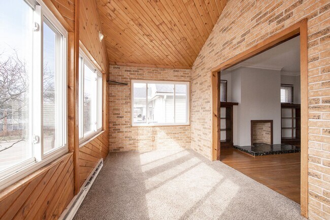 Building Photo - 14718 Bayes Ave