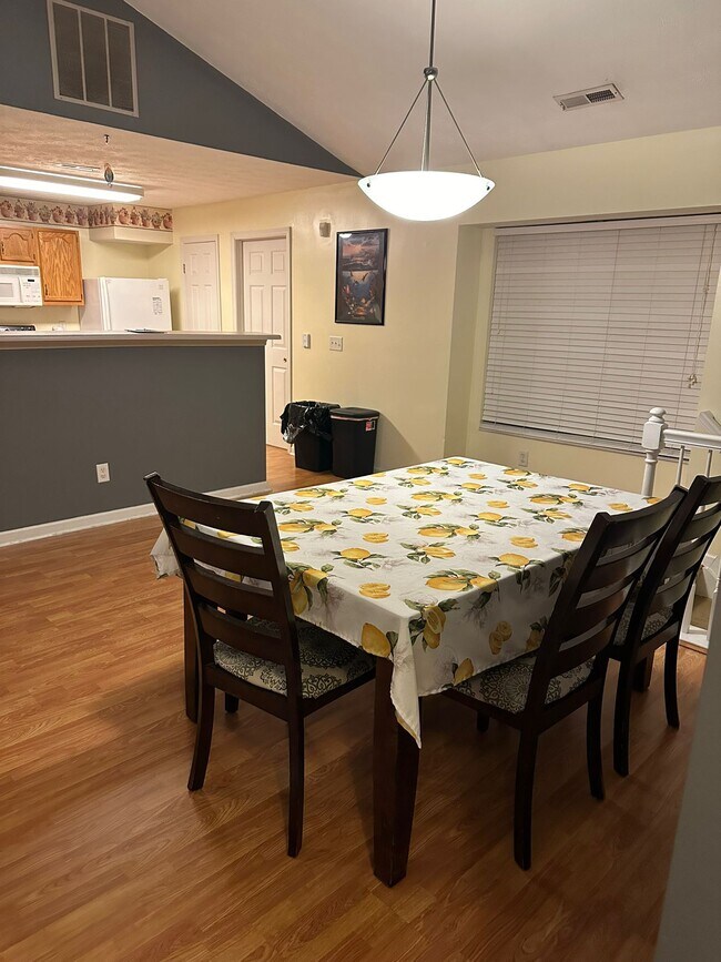 Building Photo - 4611 Court Yard Dr