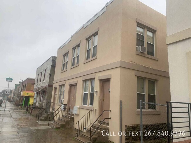 Building Photo - 1004 S 52nd St