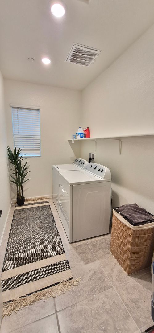 Building Photo - Tastefully Done & Stunning Place to Call Home