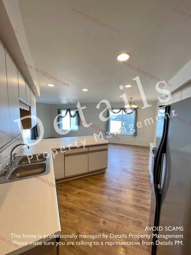 Building Photo - **APPLICATIONS PENDING** 3 BR Top Floor View Condo. Incl W/S/G