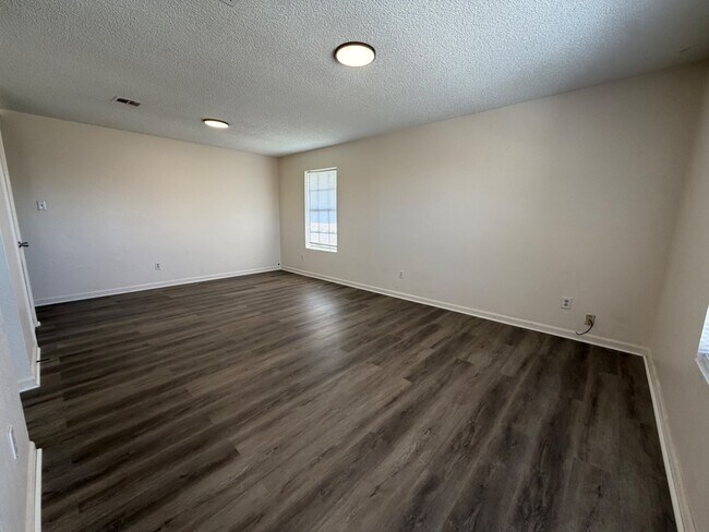 Building Photo - 501 Sweetbriar St