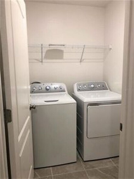 Building Photo - 3847 Exeter Ln