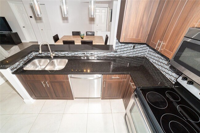 Building Photo - 17100 N Bay Rd