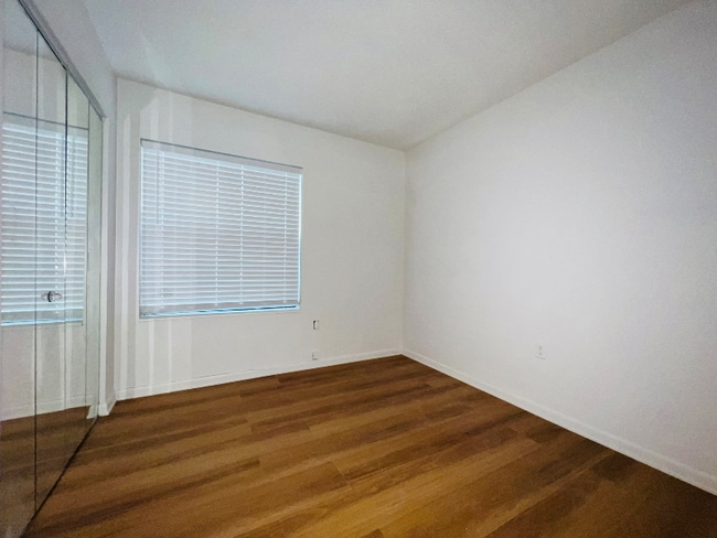 Building Photo - 3700 Southpointe Dr