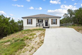 Building Photo - 924 Scenic Hills Dr