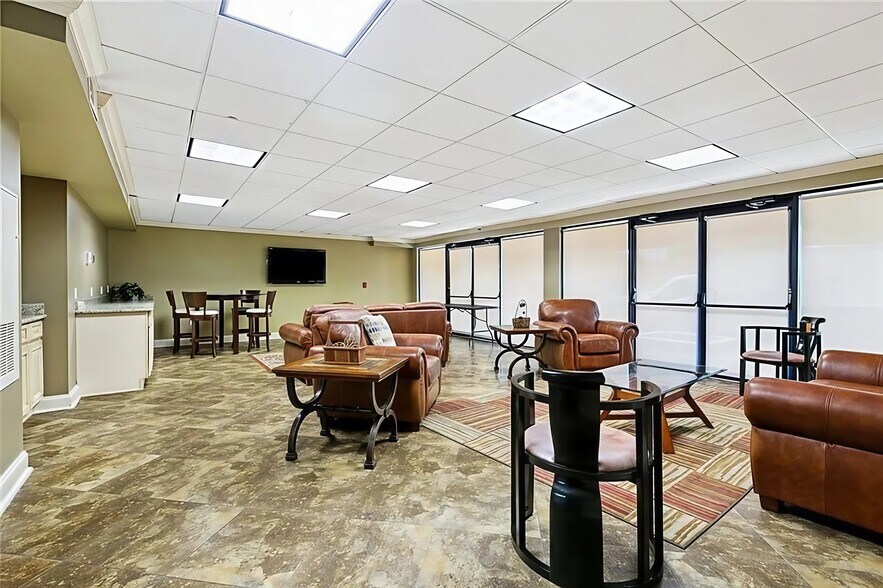 Clubhouse/Lounge - 500 Lake Marina Dr
