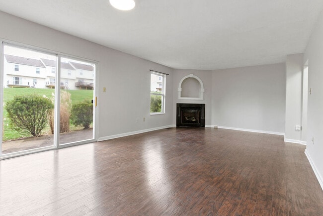 Building Photo - 122 Manor View Dr