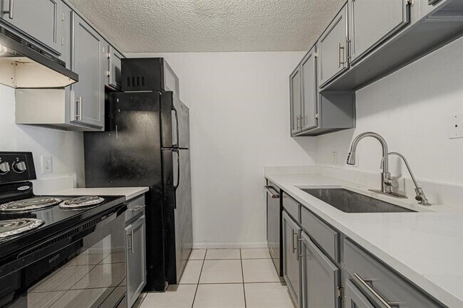 Building Photo - 3770 Lovers Wood Ln