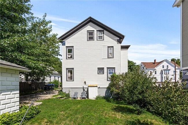Building Photo - 207 Power St