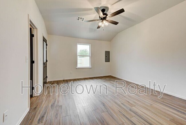 Building Photo - 500 N Cyn Ter