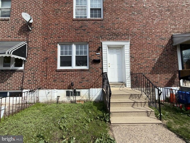 Building Photo - 1709 S 29th St