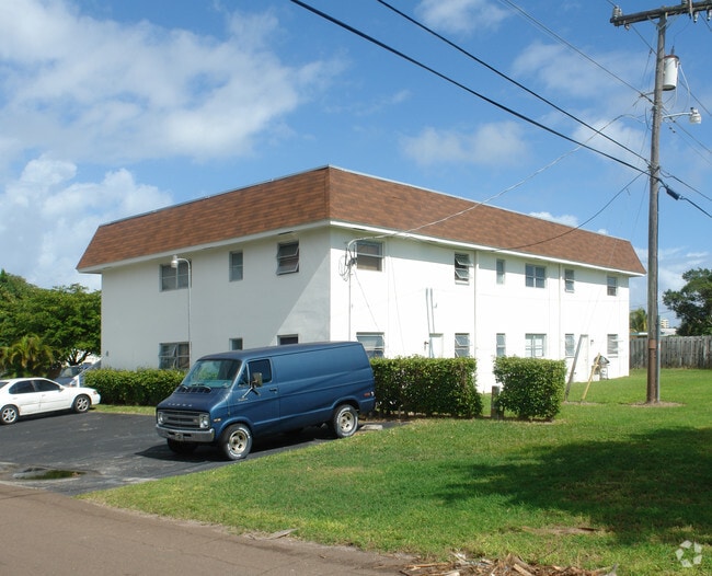 135 SW 3rd Ave - Boynton Beach Villas