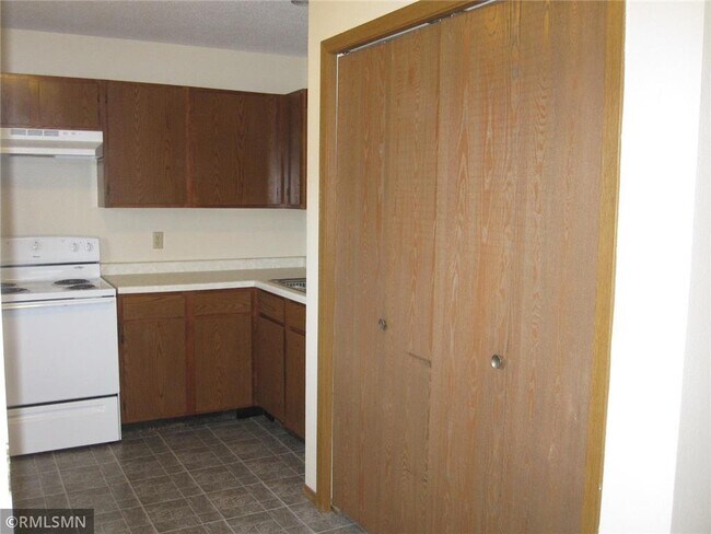 Building Photo - 1380 Heritage Dr