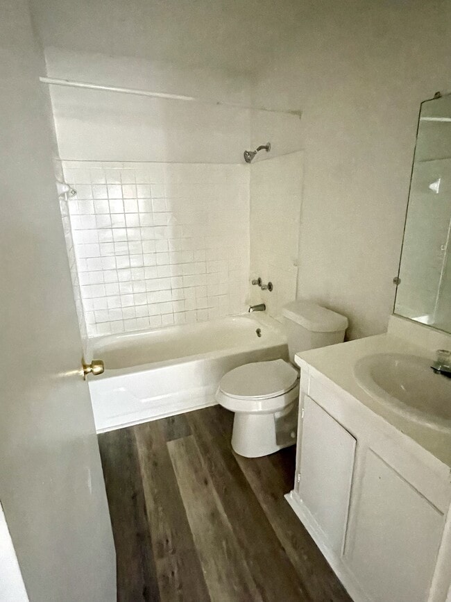 Building Photo - 2968 Oak St