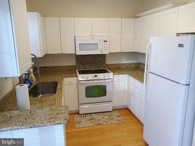 Building Photo - 4550 Strutfield Ln