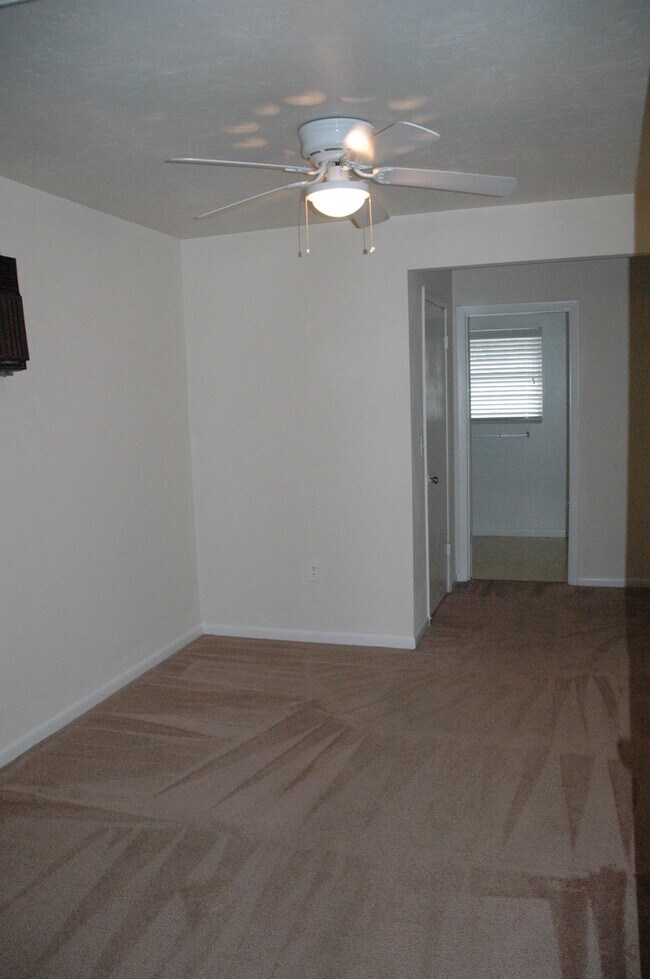 Building Photo - Perfect 4 Bedroom, 2 Bathroom House -- Walk to UF!