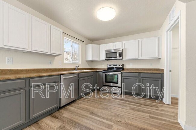 Building Photo - 2231 Meadowlark Ln