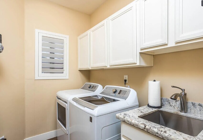 Building Photo - 8331 E Cactus Wren Rd