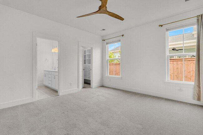 Building Photo - 102 True Blue Lp