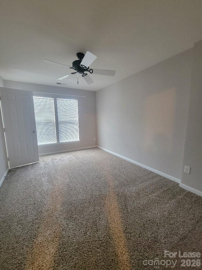 Building Photo - 2339 Whitford Ln