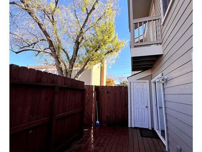 Building Photo - 11710 Southlake Dr