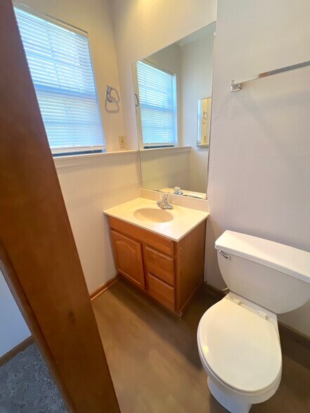 Building Photo - 10207 E 63rd Ter