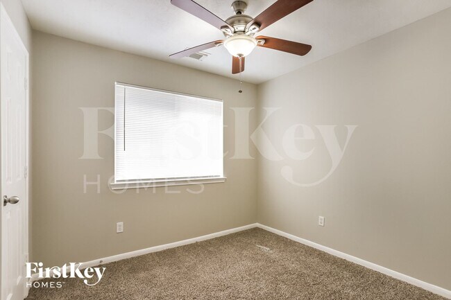 Building Photo - 19375 Strathmore Pl Ln