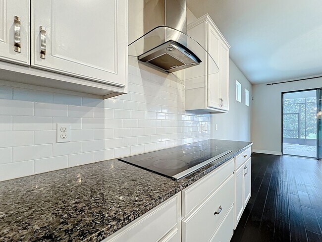Building Photo - Executive Home with 5 bedrooms / four 1/2 ...