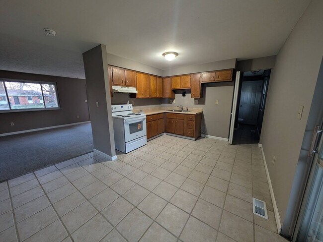 Building Photo - Cute 3 bedroom in New Lebanon