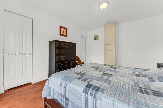 Building Photo - 525 Coral Wy