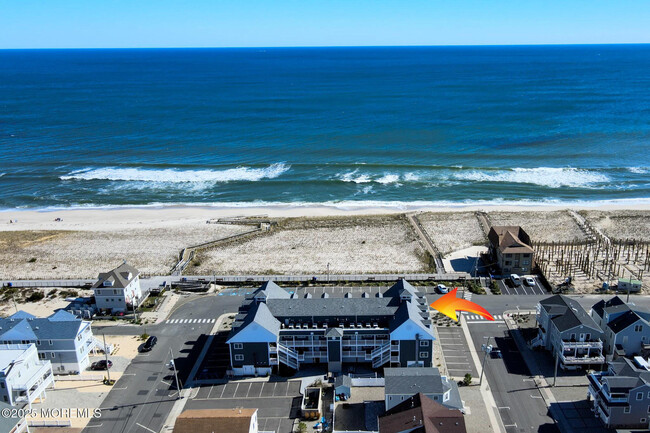 Building Photo - 1935 Oceanfront