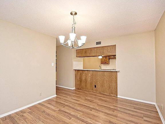 Building Photo - 8606 Mesa Dr