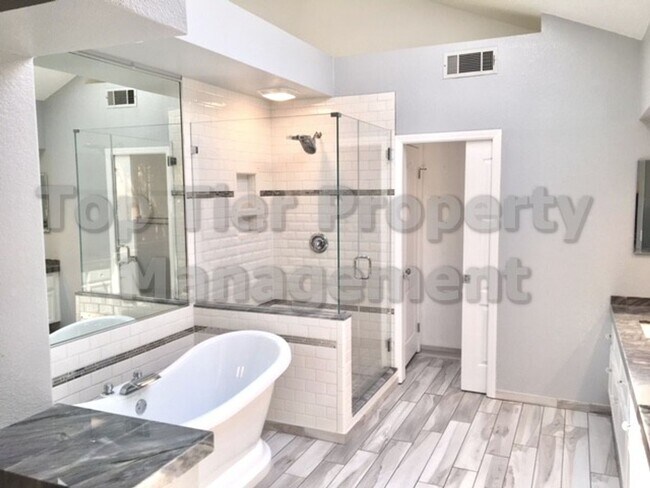 Building Photo - Beautiful 4 Bed / 2 Bath / 2,660 sqft Sing...