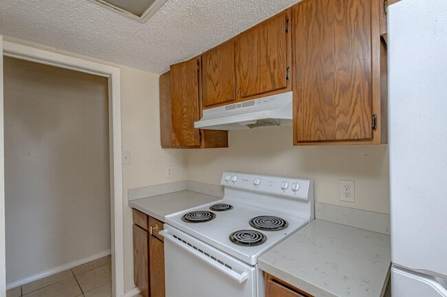 Building Photo - 100 Hillside Rd